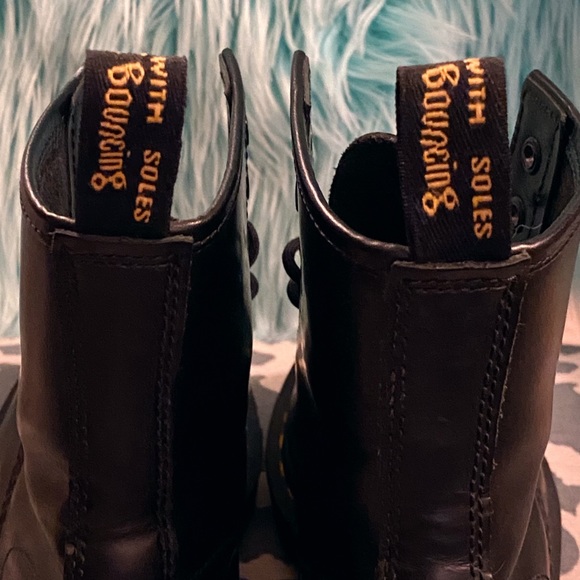 DR Martens AirWair 1460 SMOOTH LEATHER PLATFORM BOOTS-Unisex, Black, Sz 6/7 - Picture 5 of 14